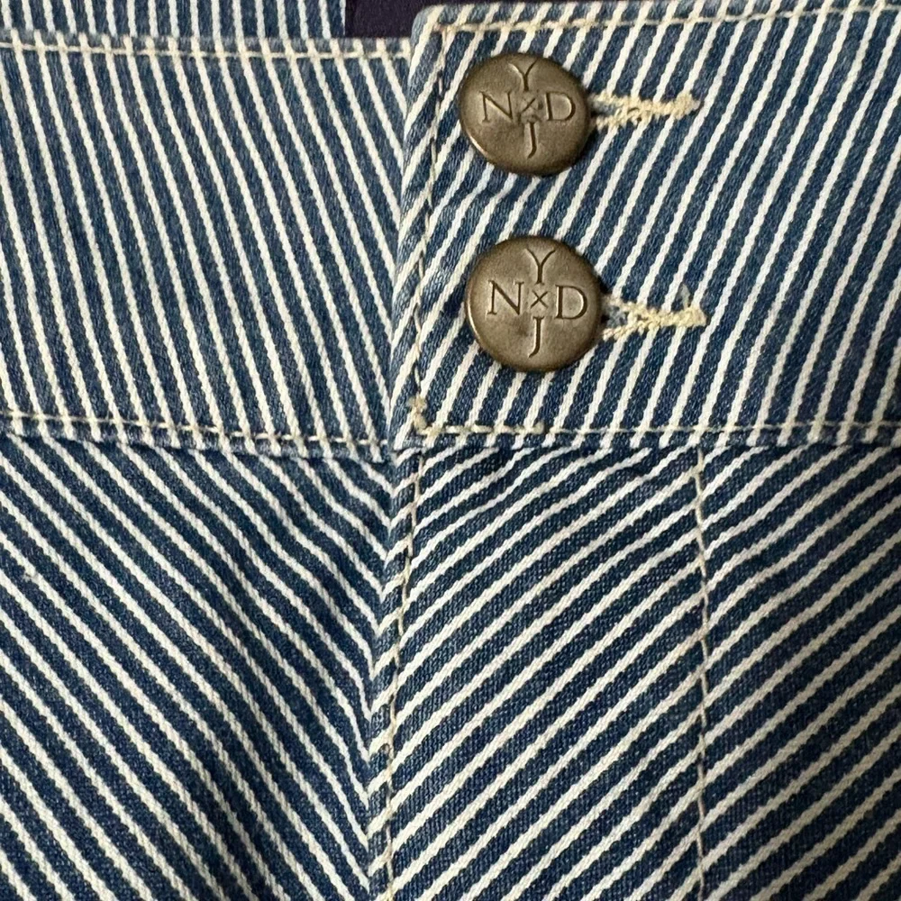 Woman’s size 12 very cute striped light denim skirt. Front and back pockets. - Picture 2 of 10